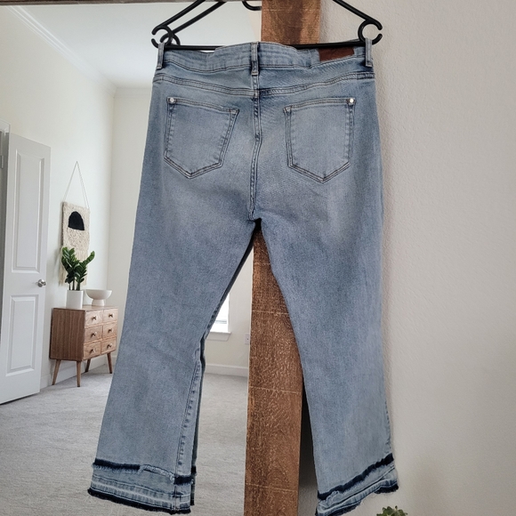 ZARA CROP FLARE JEANS SIZE 8 - Picture 2 of 3